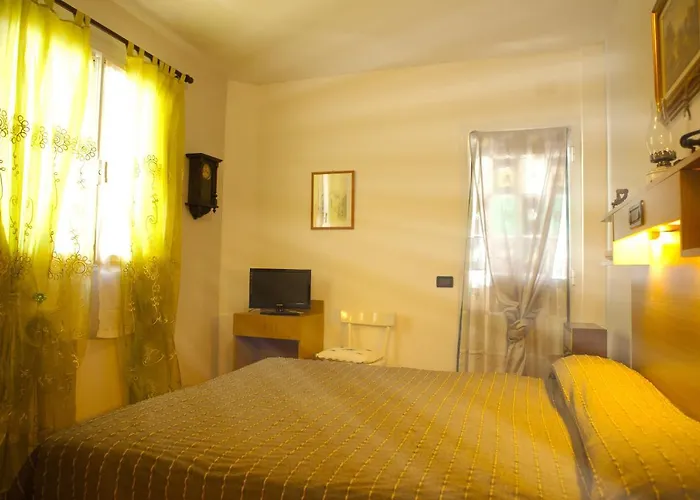 Della Piazzetta Hotel *